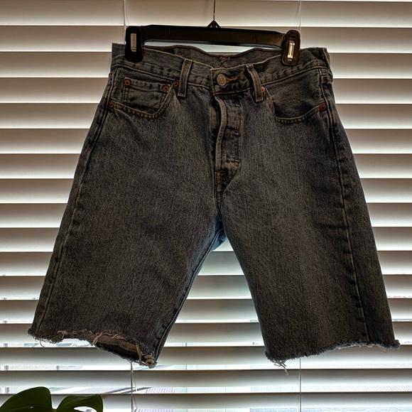 Levi’s 501 high waisted Jean Shorts - Picture 2 of 8